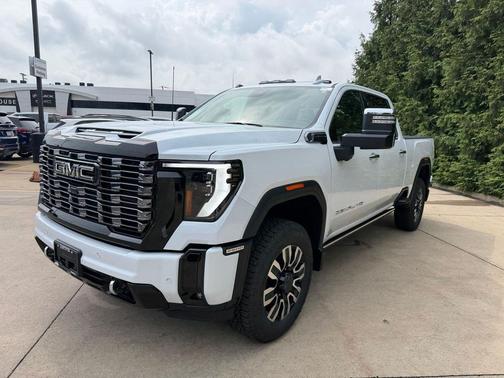 Glacier White Tricoat 2026 GMC Sierra 2500 Denali Ultimate