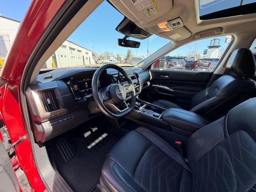 2023 Nissan Pathfinder Platinum 4WD