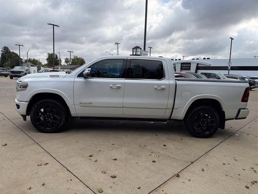 Ivory White Tri-Coat Pearlcoat 2023 RAM 1500 Limited