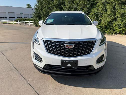 Crystal White Tricoat 2023 Cadillac XT5 Luxury