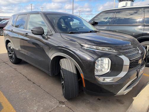 2022 Mitsubishi Outlander SE