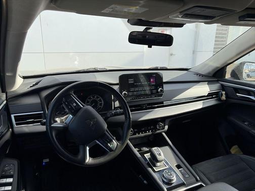 2022 Mitsubishi Outlander SE