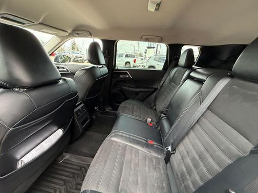 2022 Mitsubishi Outlander SE