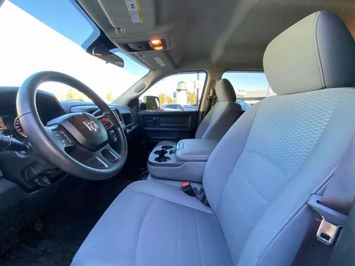 2017 RAM 2500 Tradesman Crew Cab 4x4 6'4' Box