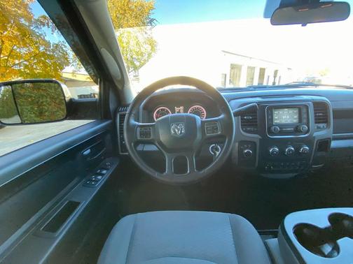 2017 RAM 2500 Tradesman Crew Cab 4x4 6'4' Box