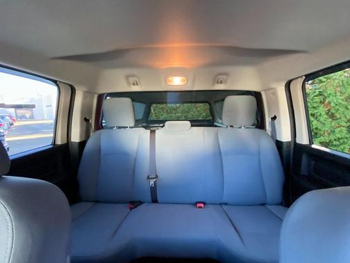 2017 RAM 2500 Tradesman Crew Cab 4x4 6'4' Box