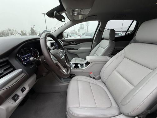 2023 GMC Acadia AWD SLT