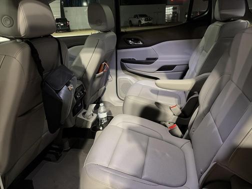 2023 GMC Acadia AWD SLT