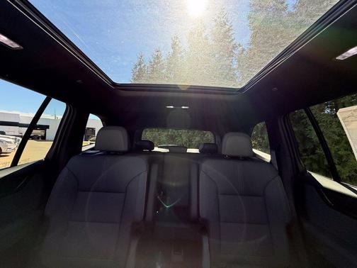 Glacier White Tricoat 2027 GMC Acadia AWD AT4
