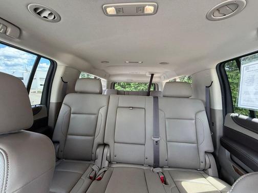 Summit White 2017 Chevrolet Suburban Premier