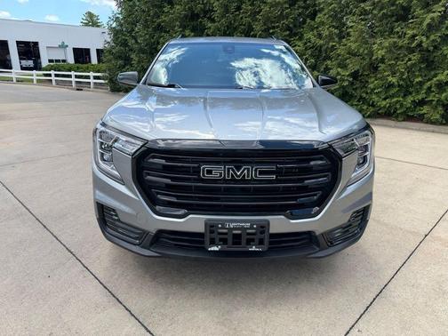 Sterling Metallic 2023 GMC Terrain SLE