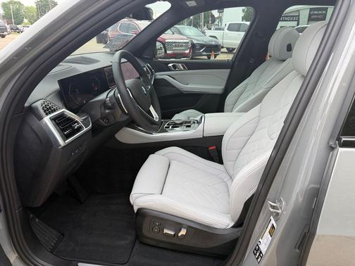 Silver 2025 BMW X5 xDrive40i