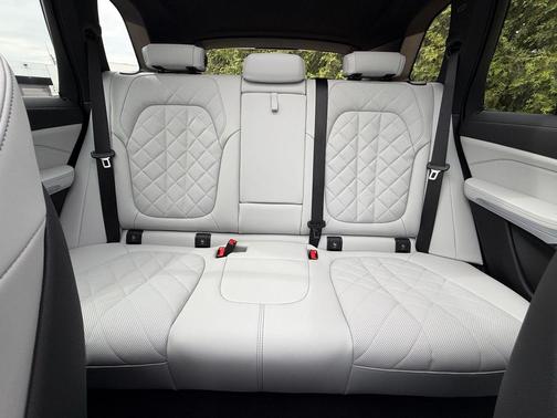 Silver 2025 BMW X5 xDrive40i