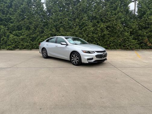 Silver Ice Metallic 2018 Chevrolet Malibu LT