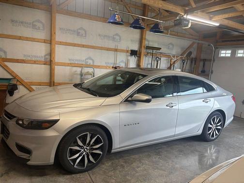 Silver Ice Metallic 2018 Chevrolet Malibu LT