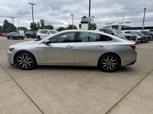 Silver Ice Metallic 2018 Chevrolet Malibu LT