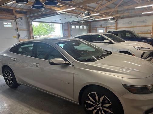 Silver Ice Metallic 2018 Chevrolet Malibu LT