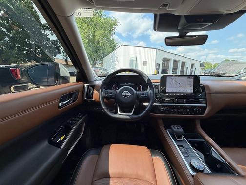 Pearl White Tricoat 2024 Nissan Pathfinder Platinum 4WD
