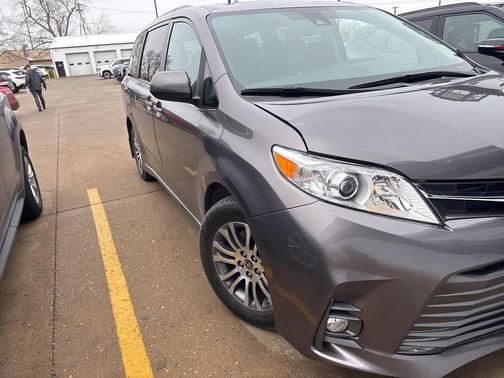 2020 Toyota Sienna XLE Premium