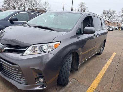 2020 Toyota Sienna XLE Premium