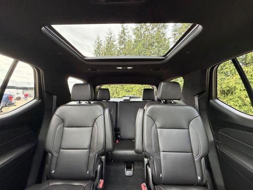 Mosaic Black Metallic 2023 Chevrolet Traverse LT Leather