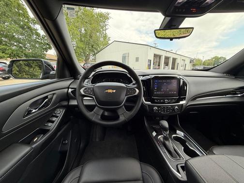 Mosaic Black Metallic 2023 Chevrolet Traverse LT Leather