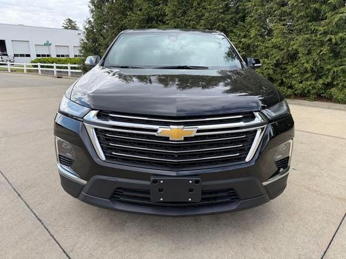 Mosaic Black Metallic 2023 Chevrolet Traverse LT Leather