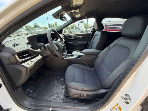 Summit White 2026 Buick Envista Preferred FWD