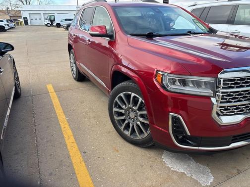 2023 GMC Acadia Denali