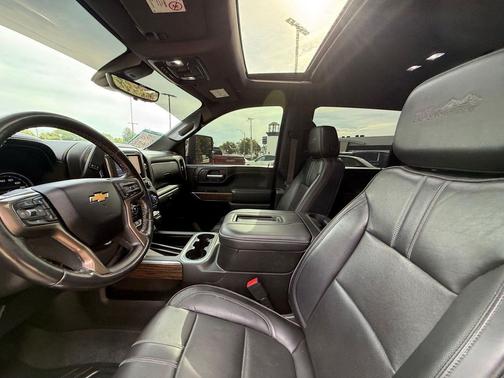 Black 2022 Chevrolet Silverado 2500 High Country