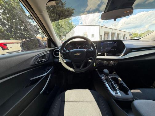 Sterling Gray Metallic 2026 Chevrolet Trax LS