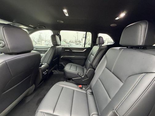 2026 GMC Acadia Elevation AWD