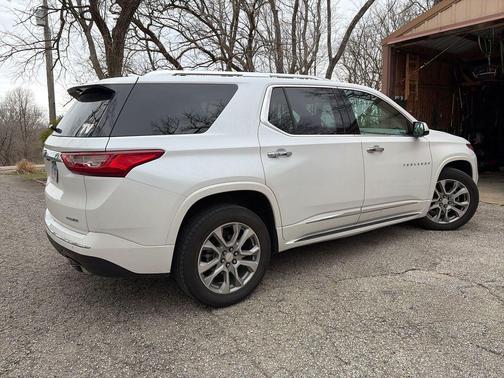 Iridescent Pearl Tricoat 2019 Chevrolet Traverse Premier
