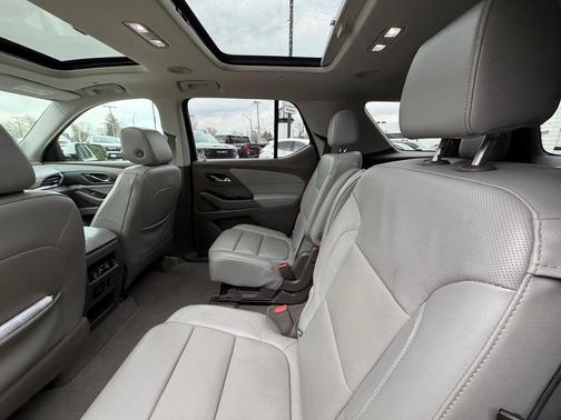 Iridescent Pearl Tricoat 2019 Chevrolet Traverse Premier