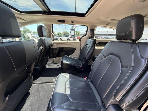 Granite Crystal Metallic Clearcoat 2019 Chrysler Pacifica Limited