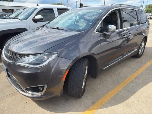 Granite Crystal Metallic Clearcoat 2019 Chrysler Pacifica Limited