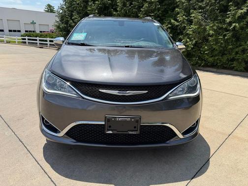 Granite Crystal Metallic Clearcoat 2019 Chrysler Pacifica Limited