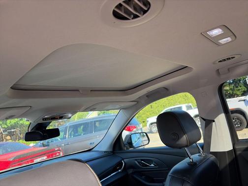 Pepperdust Metallic 2019 Chevrolet Traverse Premier