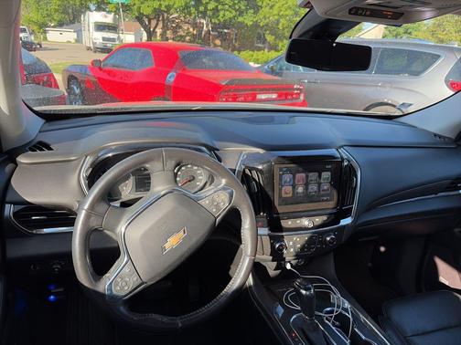 Pepperdust Metallic 2019 Chevrolet Traverse Premier