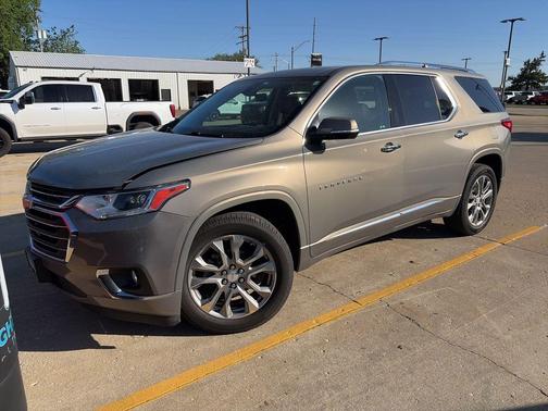 Pepperdust Metallic 2019 Chevrolet Traverse Premier