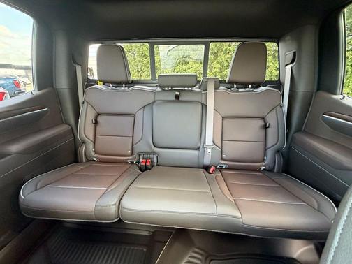 Glacier White Tricoat 2026 GMC Sierra 1500 Denali