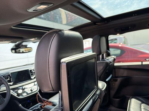 Brilliant Black Crystal Pearlcoat 2022 Chrysler Pacifica Limited