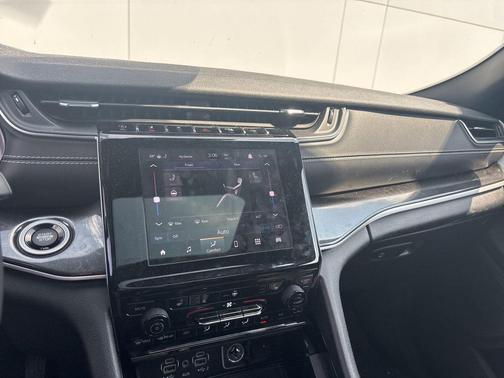 Diamond Black Crystal Pearlcoat 2023 Jeep Grand Cherokee L Altitude