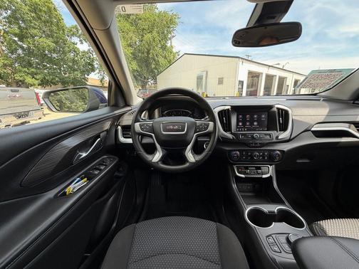 Marine Metallic 2023 GMC Terrain SLE