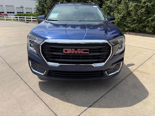 Marine Metallic 2023 GMC Terrain SLE