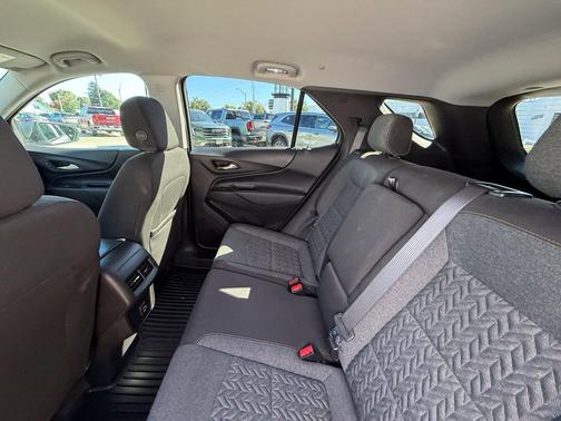 Sterling Gray Metallic 2024 Chevrolet Equinox 1LT