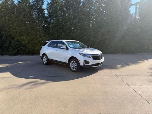 Iridescent Pearl Tricoat 2024 Chevrolet Equinox 1LT