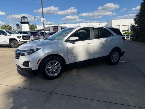 Iridescent Pearl Tricoat 2024 Chevrolet Equinox 1LT