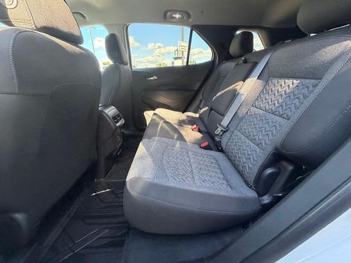 Iridescent Pearl Tricoat 2024 Chevrolet Equinox 1LT