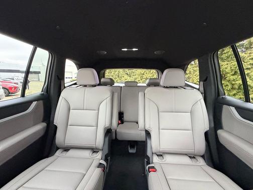 2026 GMC Acadia Elevation AWD